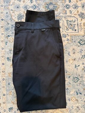Travis Matthews Black Open to Close 2.0 pants. 33x30